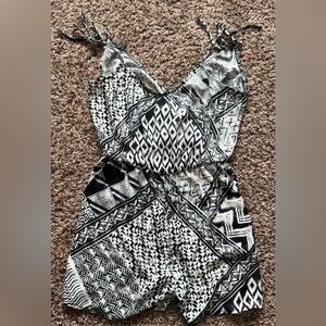 BCBGMaxAzria Kids Black and White Geometric Romper